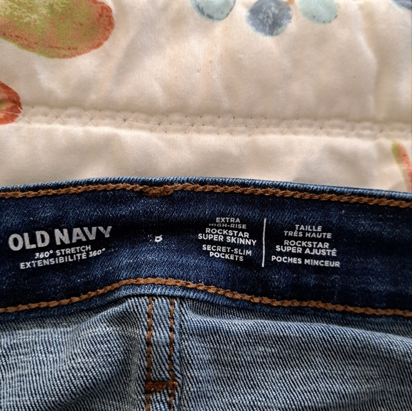 Old Navy extra high-rise Rockstar super skinny distressed jeans size 18 - Picture 4 of 4